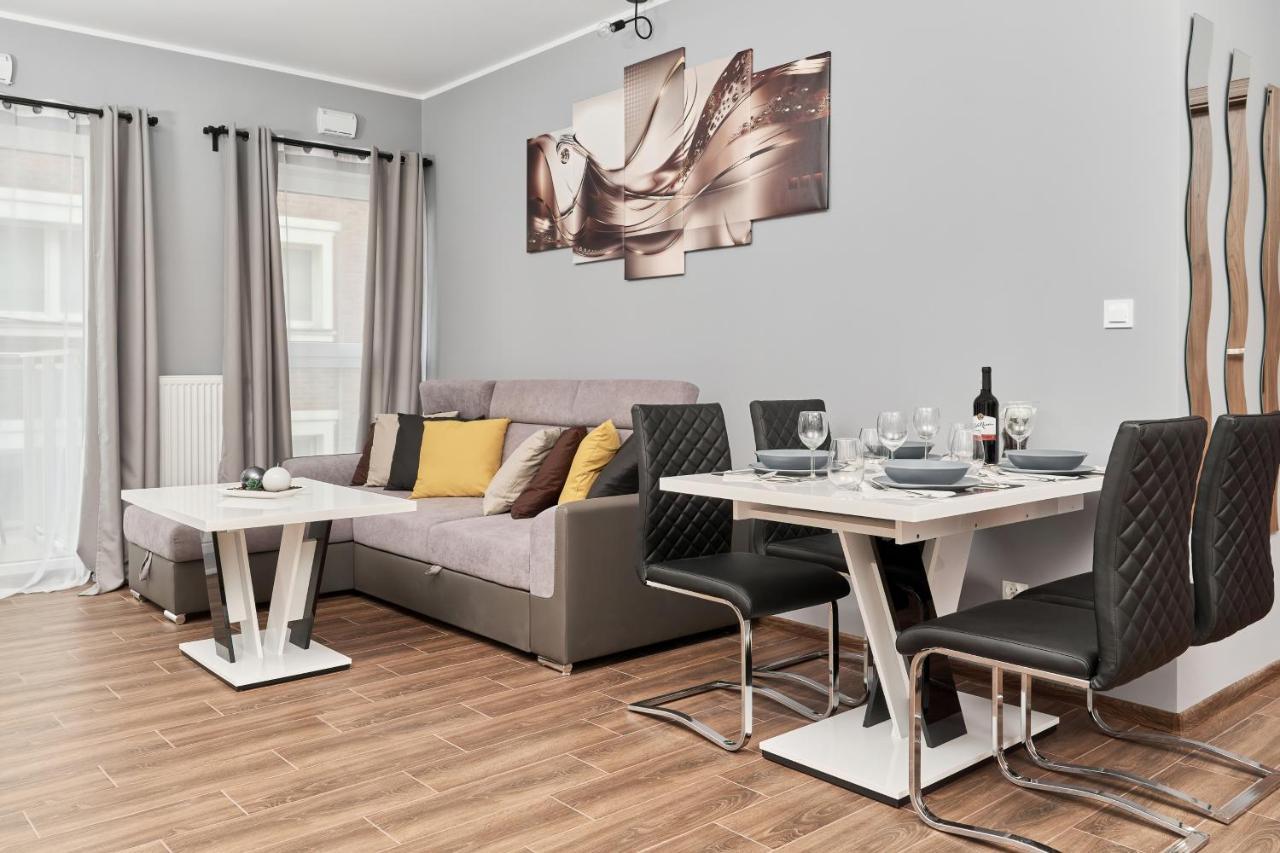 Apartments Wroclaw Jana Pawla II With Free Parking Wroclaw By Noclegi Renters Exterior foto