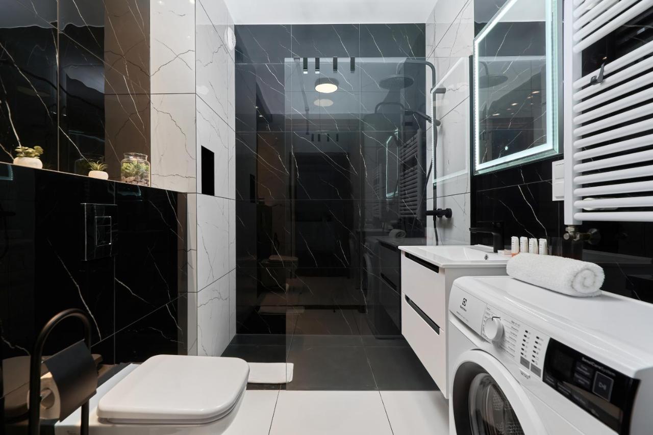 Apartments Wroclaw Jana Pawla II With Free Parking Wroclaw By Noclegi Renters Exterior foto